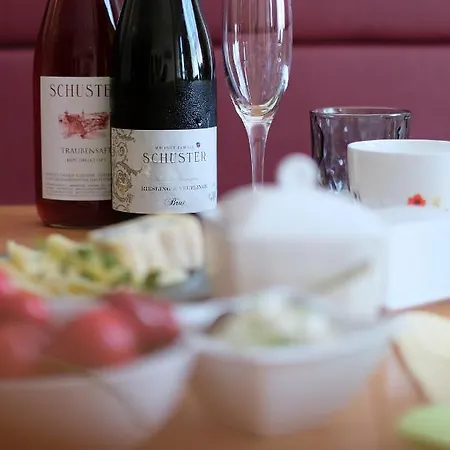 Weingut Familie Schuster Nocleg ze śniadaniem *
