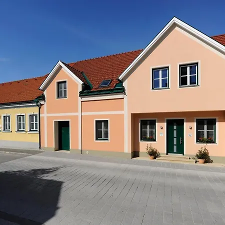 فندق مبيت وإفطار Weingut Familie Schuster 3*