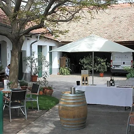 Weingut Familie Schuster Bed & Breakfast 3*