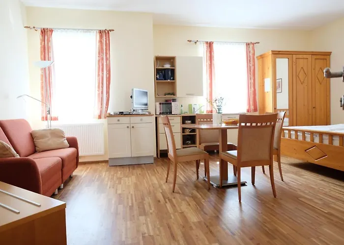 Weingut Familie Schuster Bed & Breakfast 3*