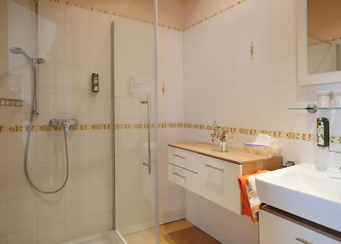 Weingut Familie Schuster 3* Grossriedenthal