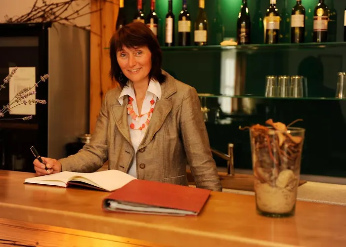 Weingut Familie Schuster 3* Grossriedenthal